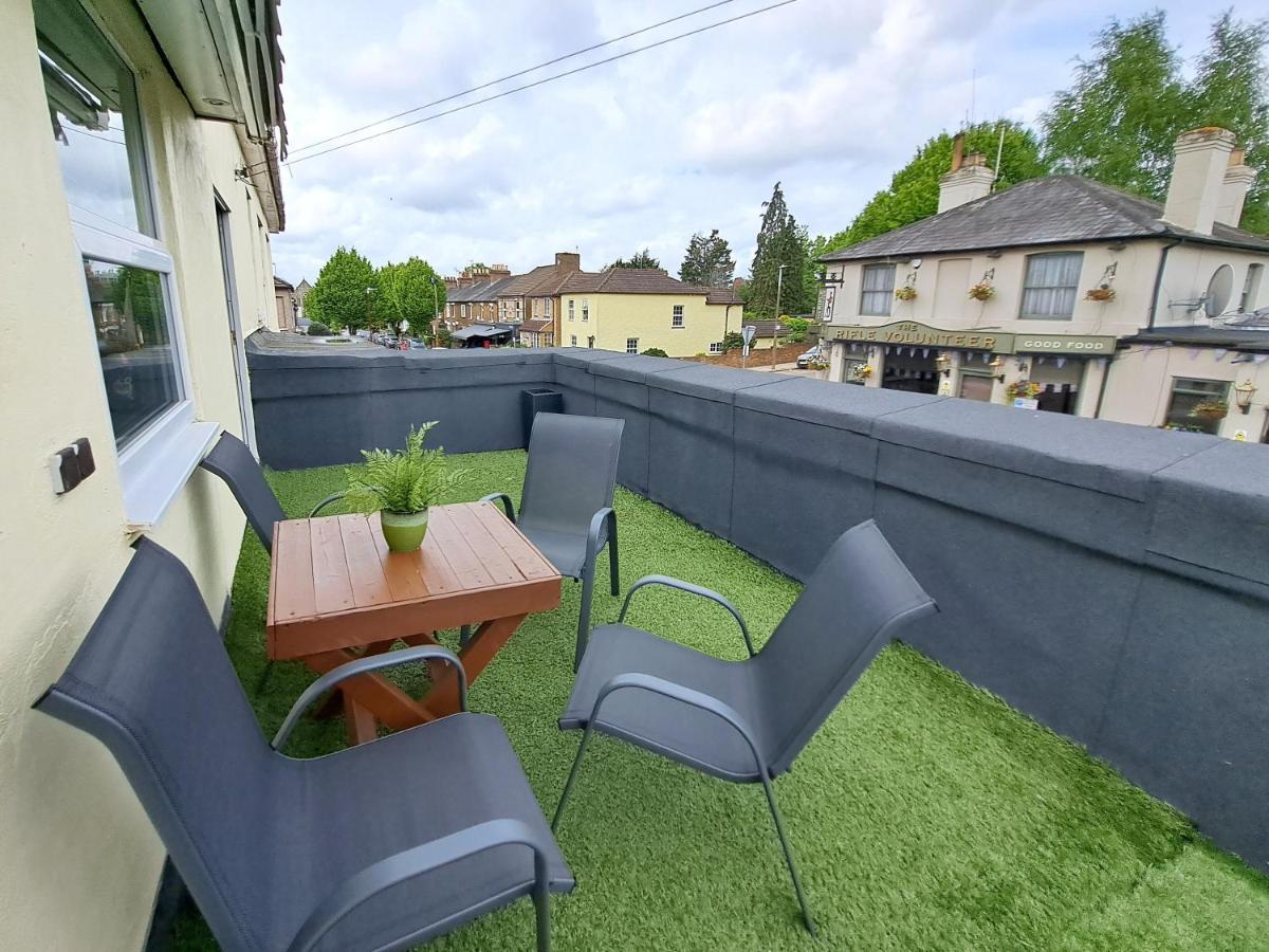 Bright 3 Bed Apartment With Terrace, Free Parking On Premises Watford  Kültér fotó