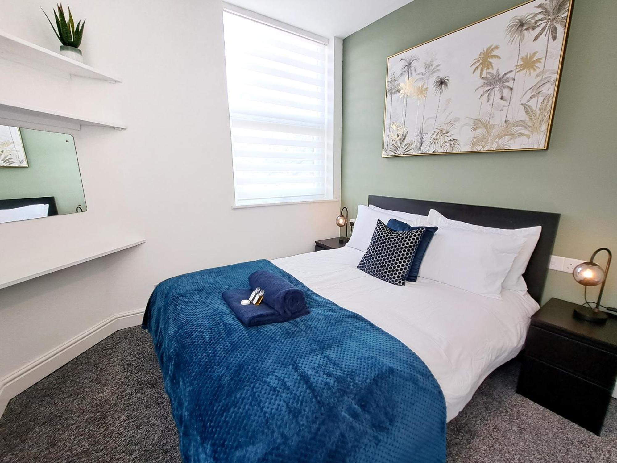 Bright 3 Bed Apartment With Terrace, Free Parking On Premises Watford  Kültér fotó