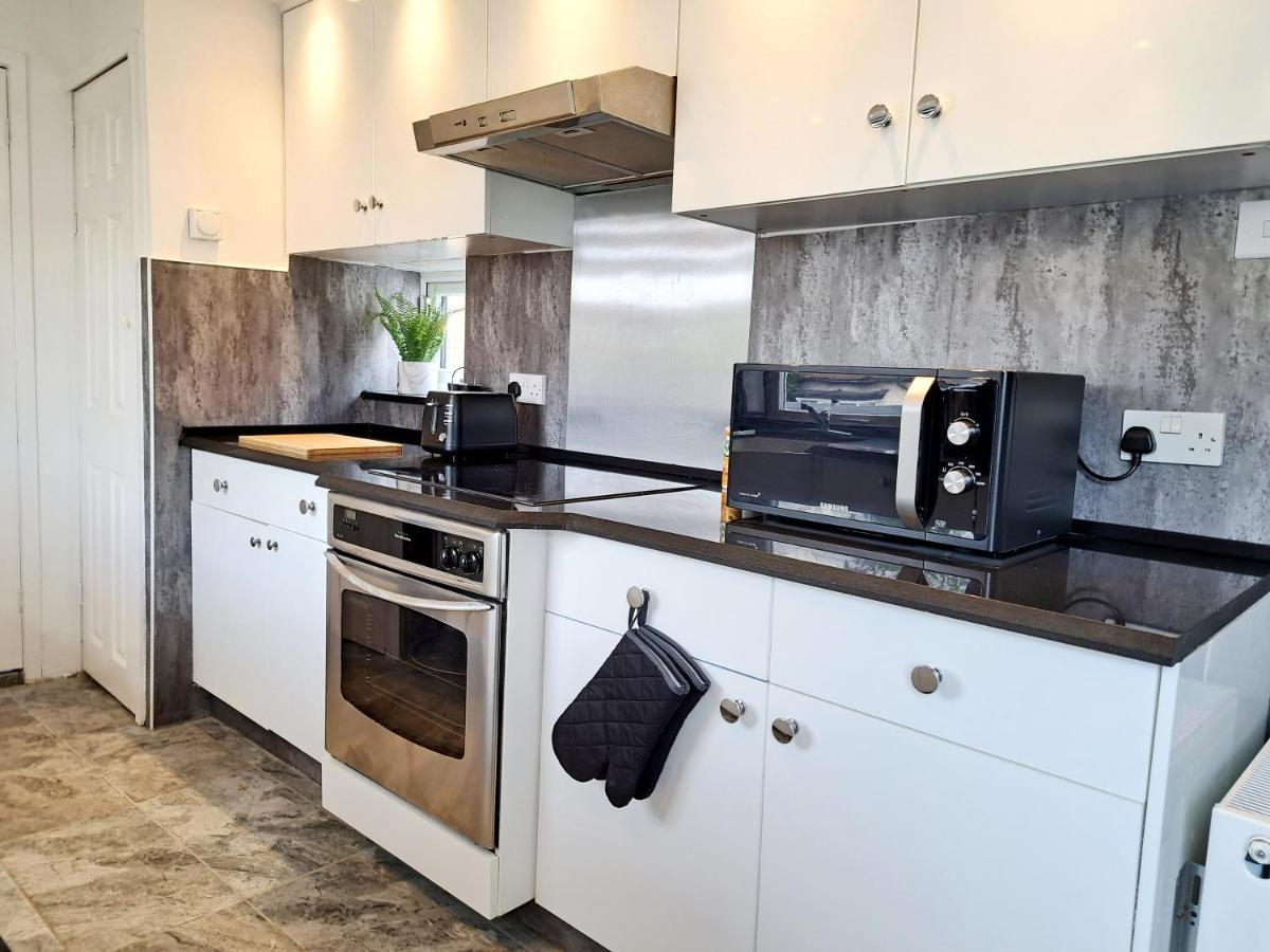 Bright 3 Bed Apartment With Terrace, Free Parking On Premises Watford  Kültér fotó